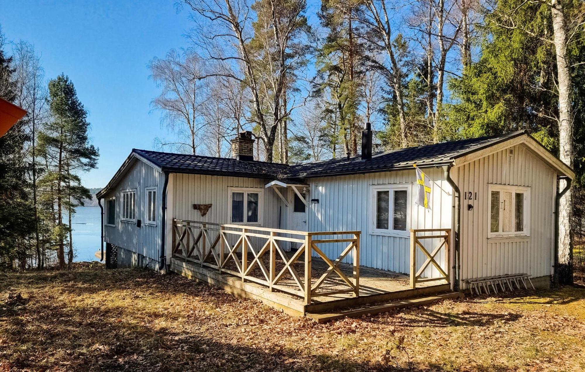 Lovely Home In Alingsas With Lake View Exteriör bild
